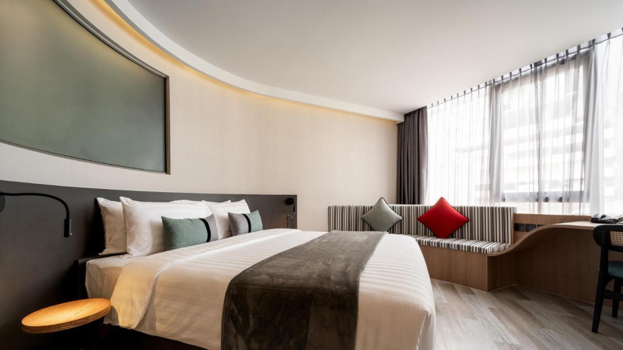 בנגקוק Seekers Finders Rama IV Hotel Surestay Collection By BW מראה חיצוני תמונה